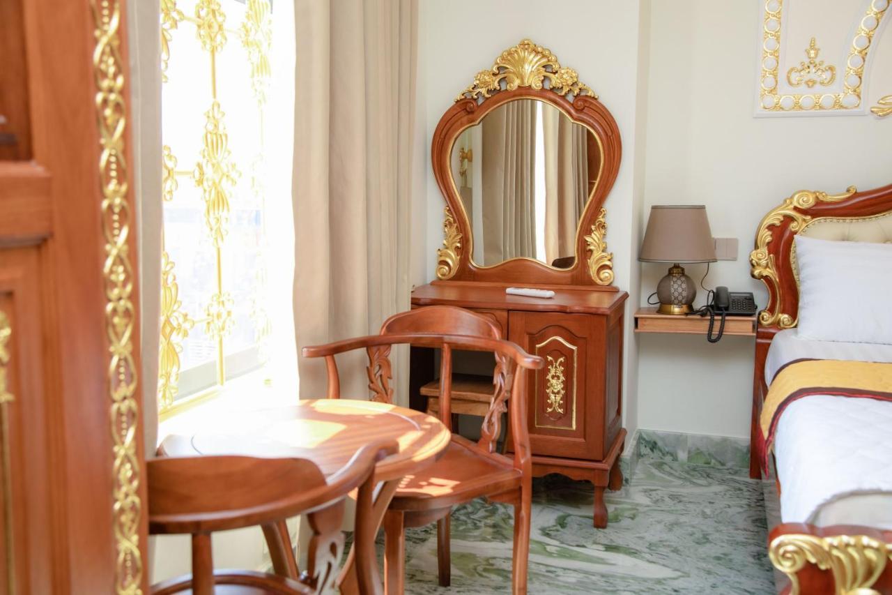 Tri Tam Hotel - Khach San Tri Tam Ben Luc Eksteriør billede