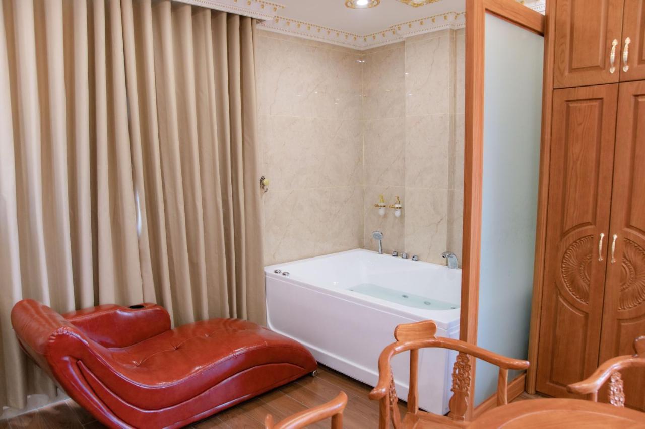Tri Tam Hotel - Khach San Tri Tam Ben Luc Eksteriør billede